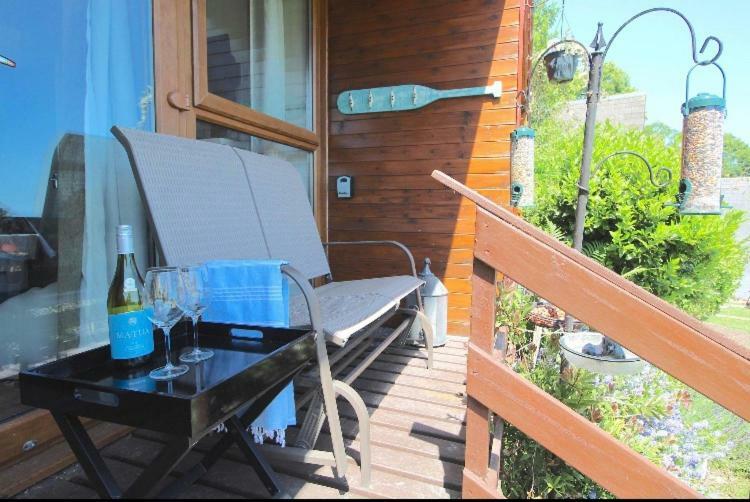 Clifftop Chalet With Pool Діл Екстер'єр фото